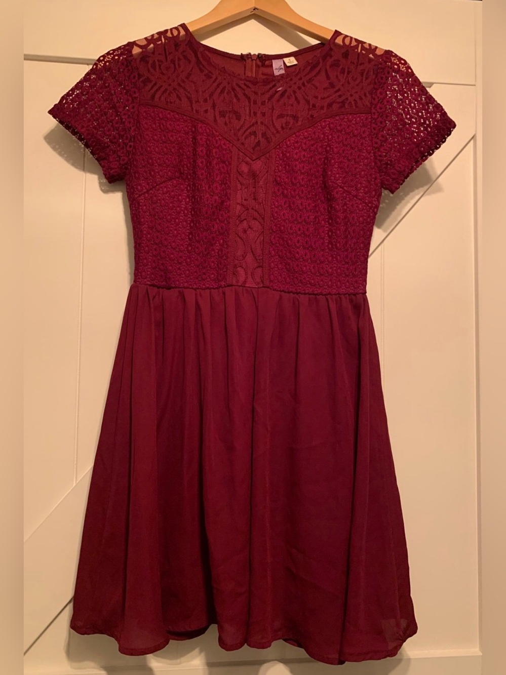 Burgundy Lace Cap Sleeve Mini Dress Size Small